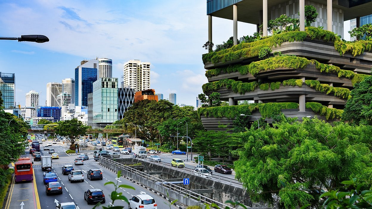 Street view in Singapore with cars and buildings.