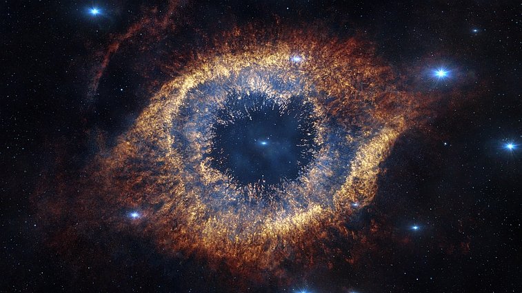 An infrared image of the Helix Nebula taken by a telescope of ESO, a partner in the ORIGIN cluster of excellence.