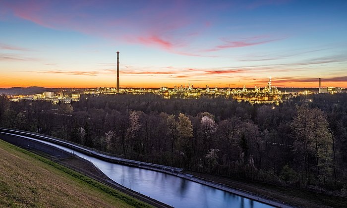With local hydrogen storage facilities, industry can become cleaner, as is the case here in the Chemical Triangle of southeastern Bavaria. 