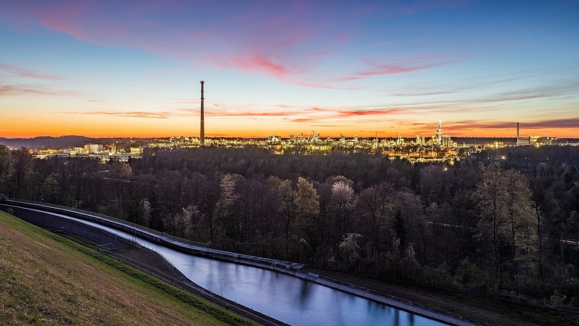 With local hydrogen storage facilities, industry can become cleaner, as is the case here in the Chemical Triangle of southeastern Bavaria. 
