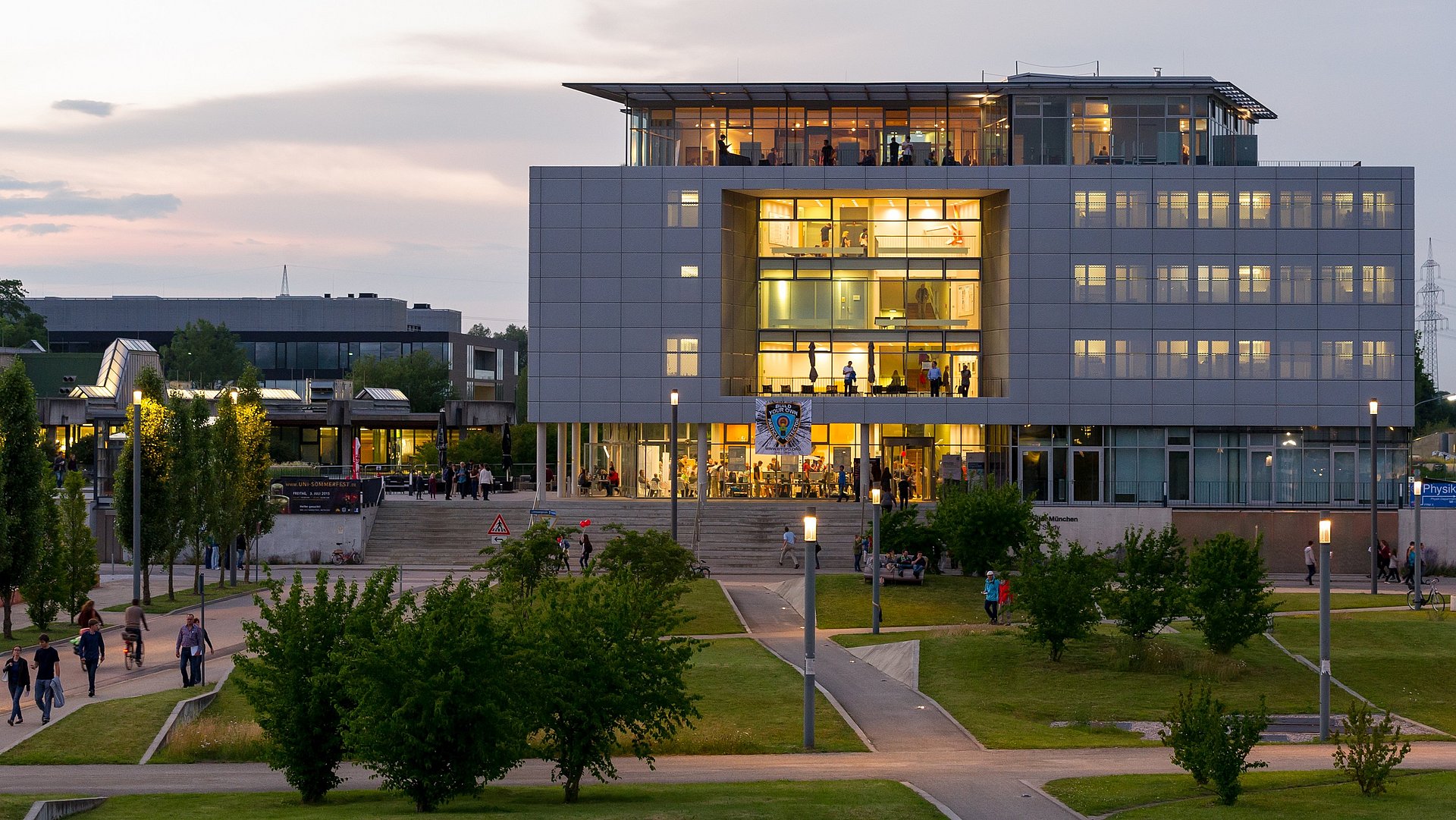 Image of the Institute for Advanced Studies (IAS) in the evening light