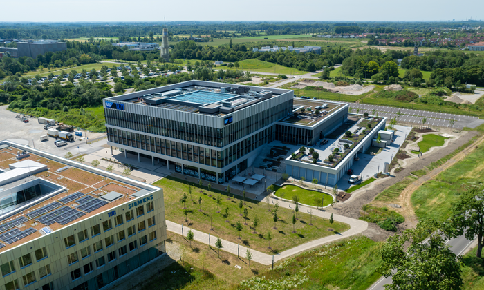 Drone footage of the Siemens and SAP buildings on the Campus Garching
