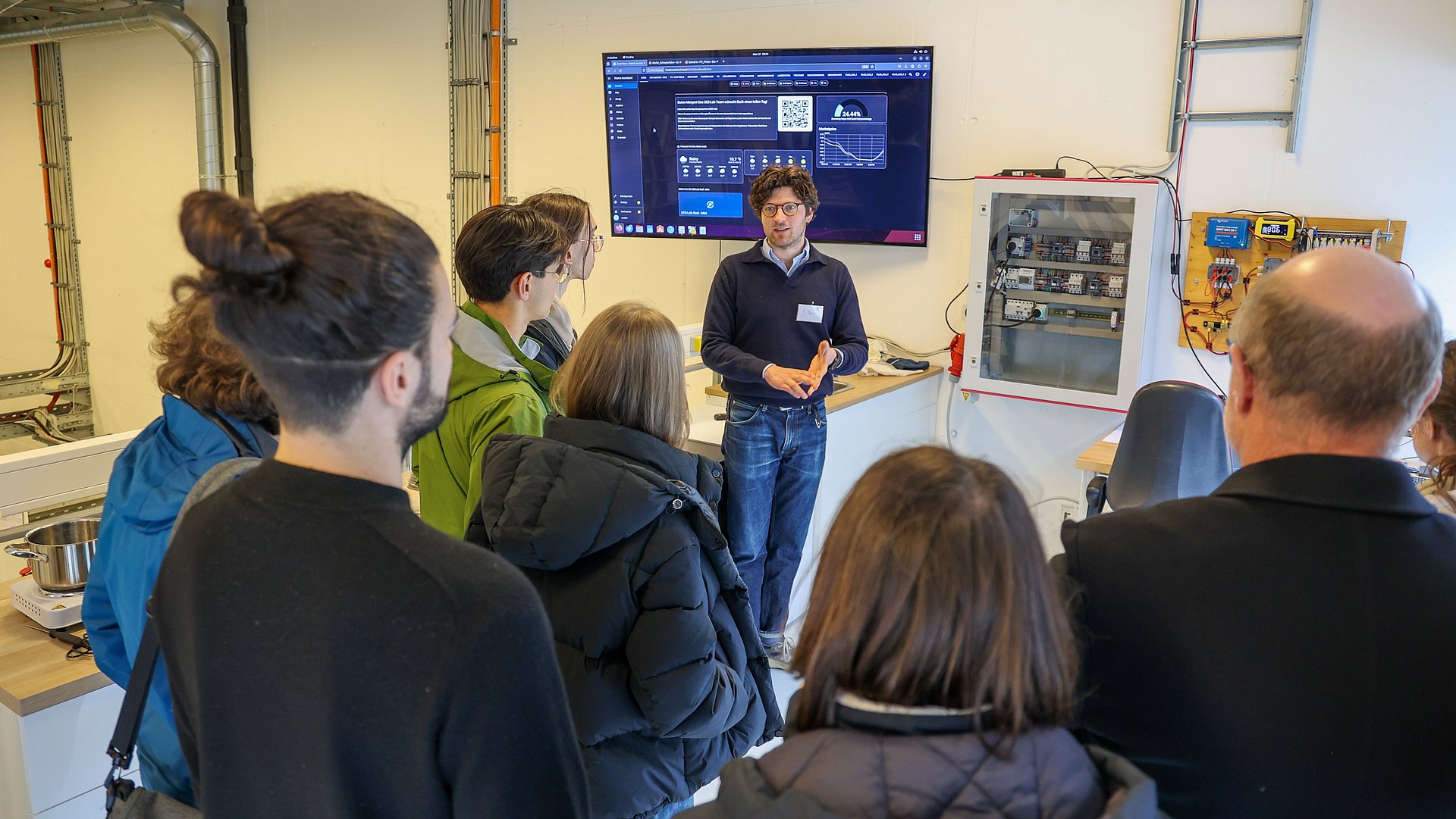 Michael Penk in the laboratory's “brain” with central control cabinet and monitor for all measurement data