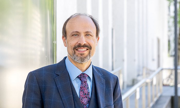 Prof. Stefan Gold