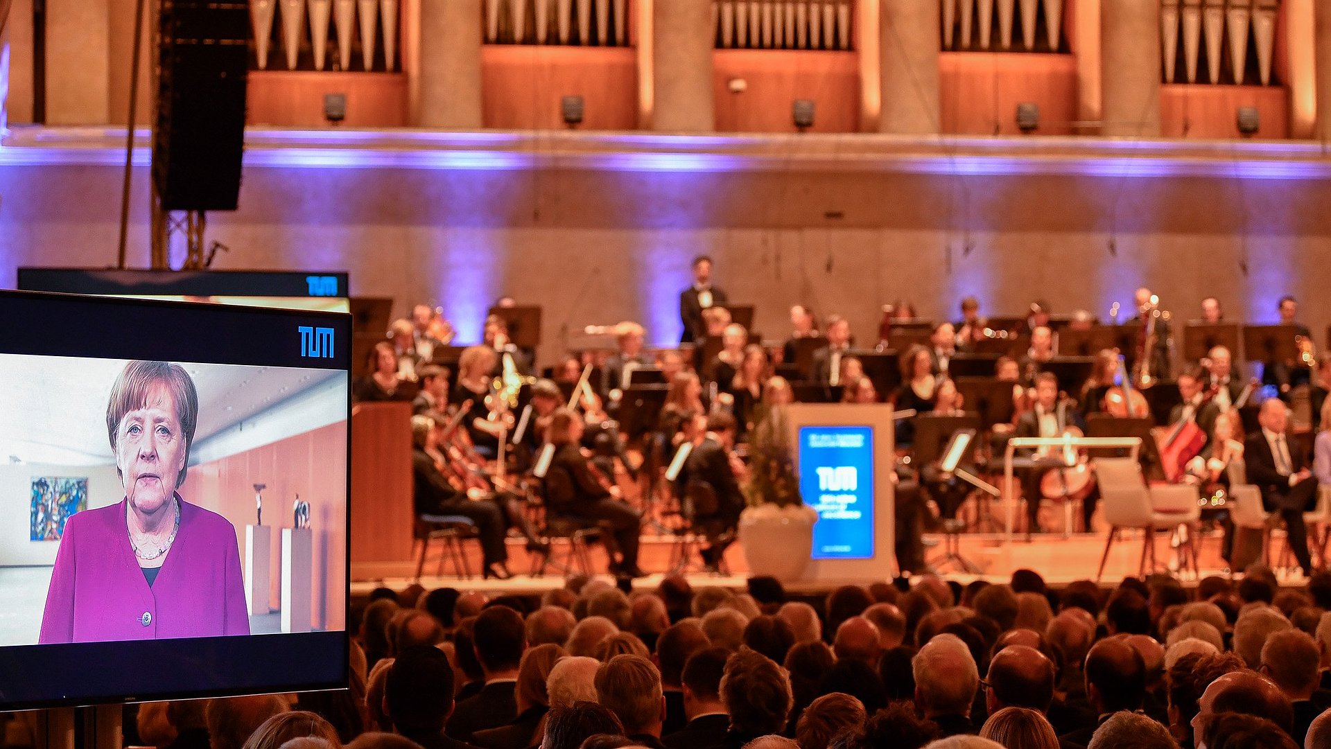 Angela Merkel live on a screen. She speaks in 2018 at the ceremony marking the 150th anniversary of the Technical University of Munich in the Hercules Hall of the Munich Residence.