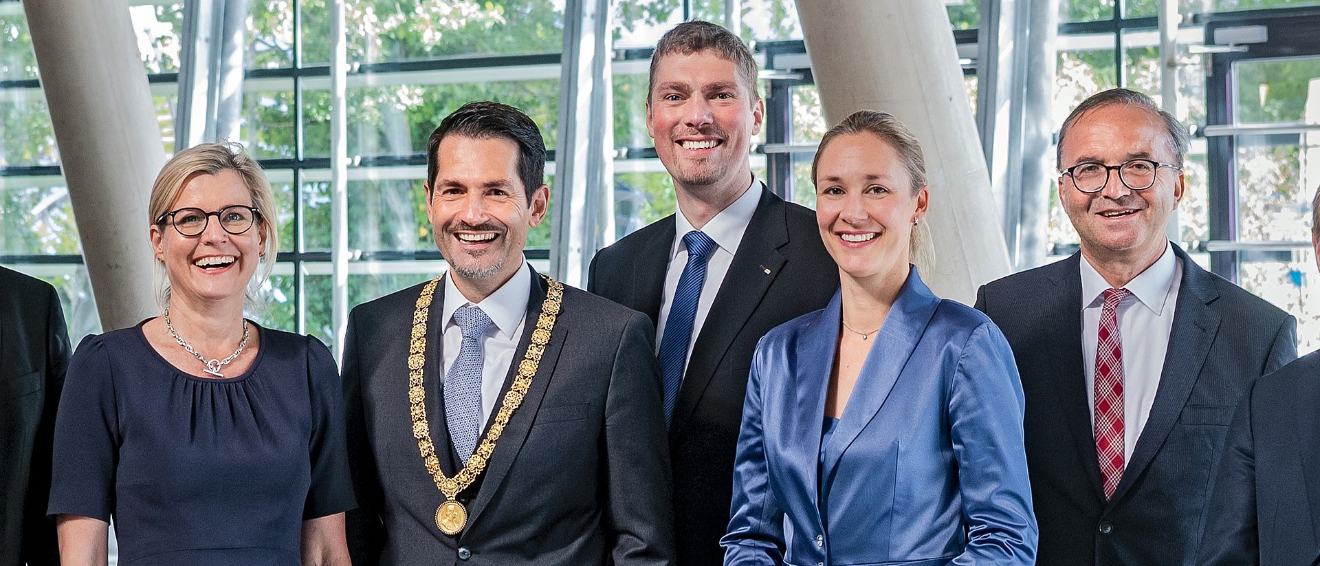 TUM-Präsident Thomas F. Hofmann mit den vier wiedergewählten Vizepräsidentinnen und Vizepräsidenten.