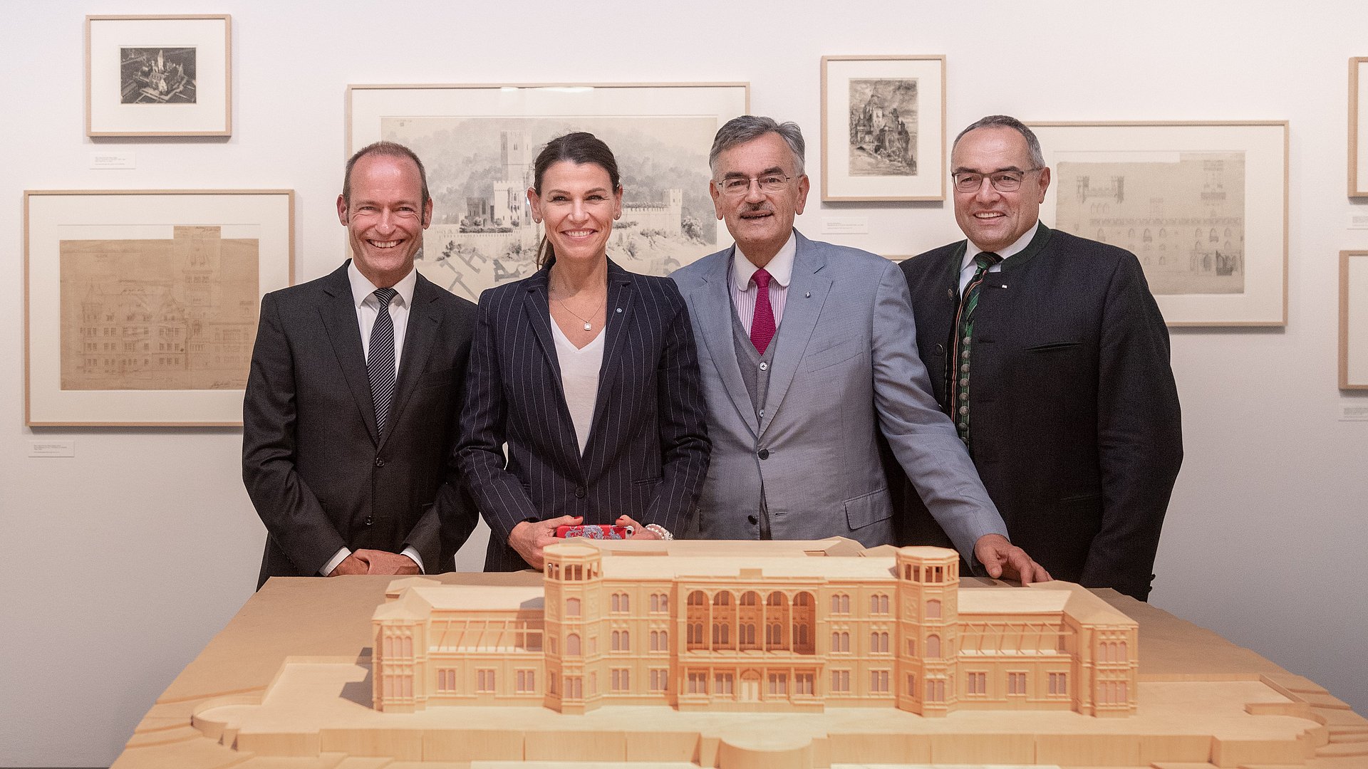 Prof. Dr. Andres Lepik, Professor of Architectural History and Curatorial Practice and Director of the Museum of Architecture, Prof. Marion Kiechle, 2018 Minister of State for Science and the Arts, President Emeritus Wolfgang A. Herrmann, acting TUM President in the anniversary year 2018, and Senior Executive Vice President Albert Berger stand behind a replica of a historic building in the Architecture Museum.