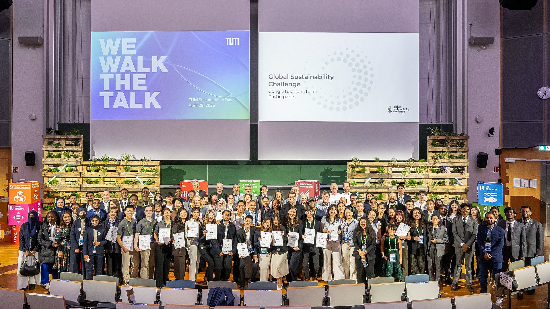 Group photo of the finalist teams