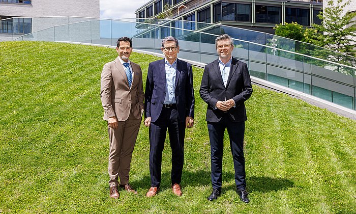 TUM-Präsident Prof. Thomas F. Hofmann (v.l.), Prof. Reinhold R. Geilsdörfer, Vorsitzender Geschäftsführer der DSS und Prof. Ali Sunyaev, Vizepräsident TUM Campus Heilbronn