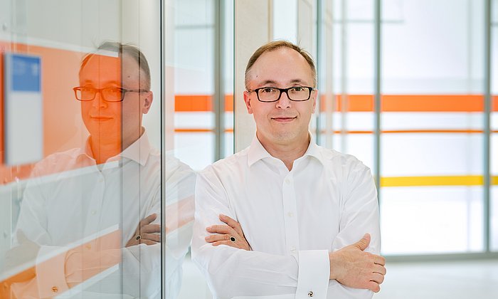 Prof. Oliver Hayden