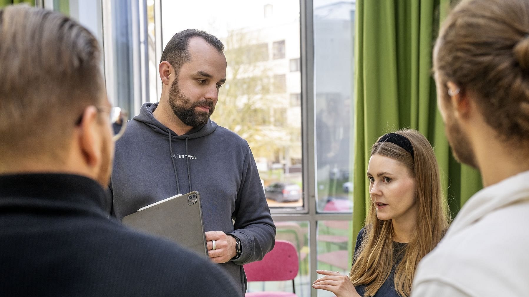 TUM researchers ins conversation