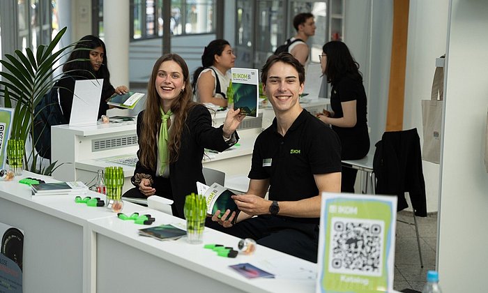 Photo as a link to the website of IKOM