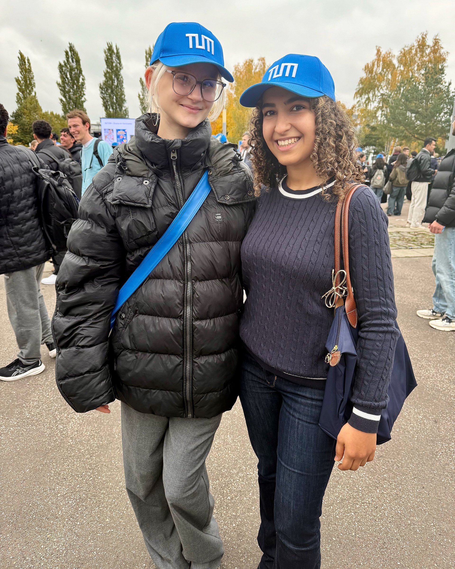 Sarah Maria Schröder und Hasti Kaviani