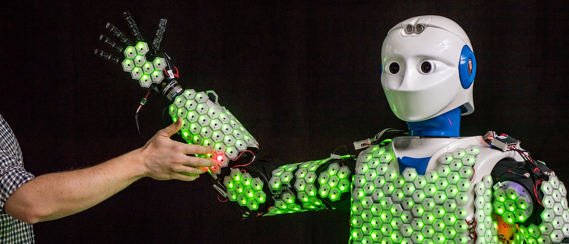 Roboter H-1 is equipped with sensitive artificial skin on his torso and arms.