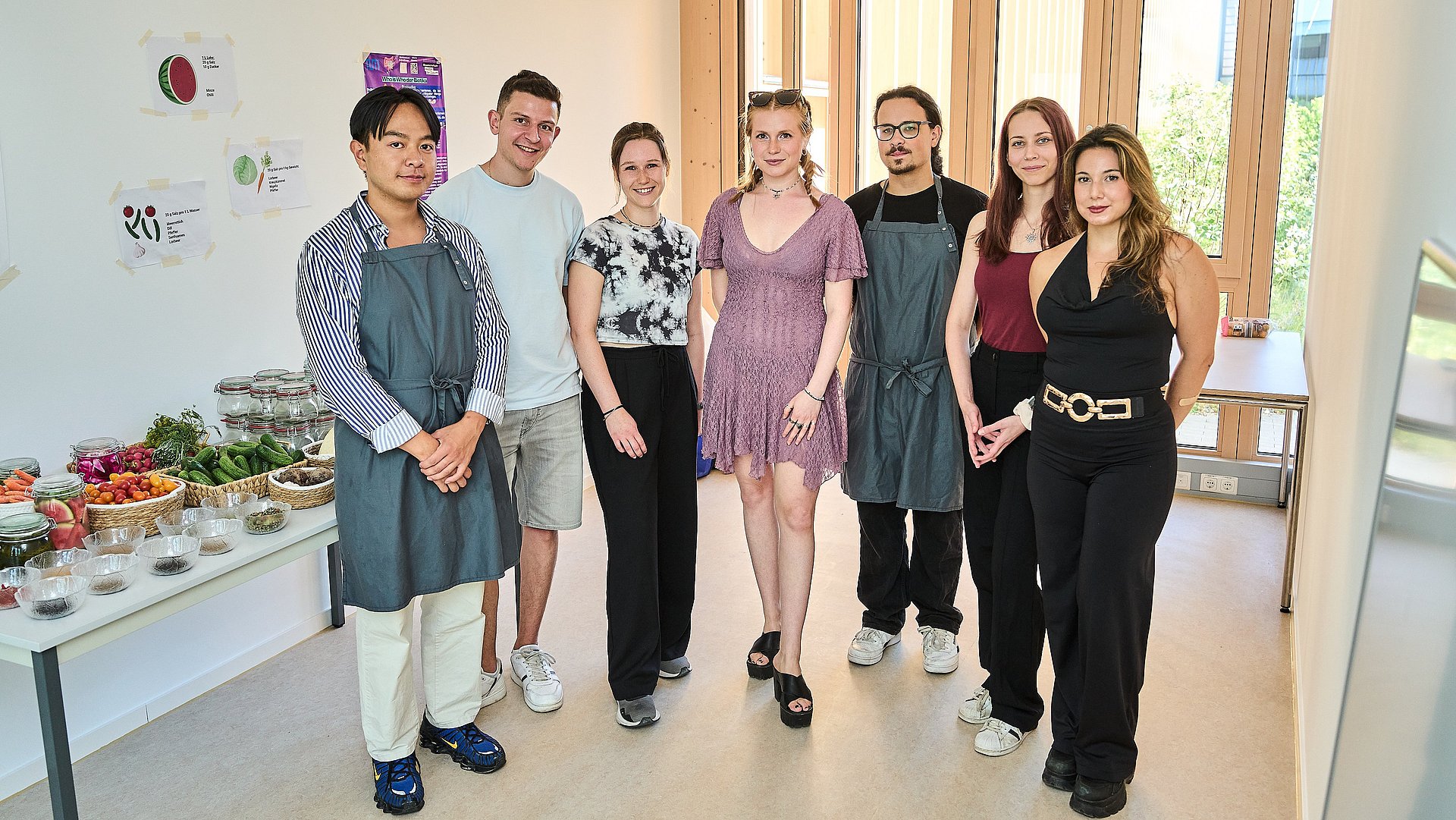 Das Science Snack-Team (v. l.): Viet Ha Dietrich Nguyen, Timotheus Vrettos, Laura Werner, Anna Fuhrmann, Tizian Fulajtar,  Lisa Stein, Sibel Kacar