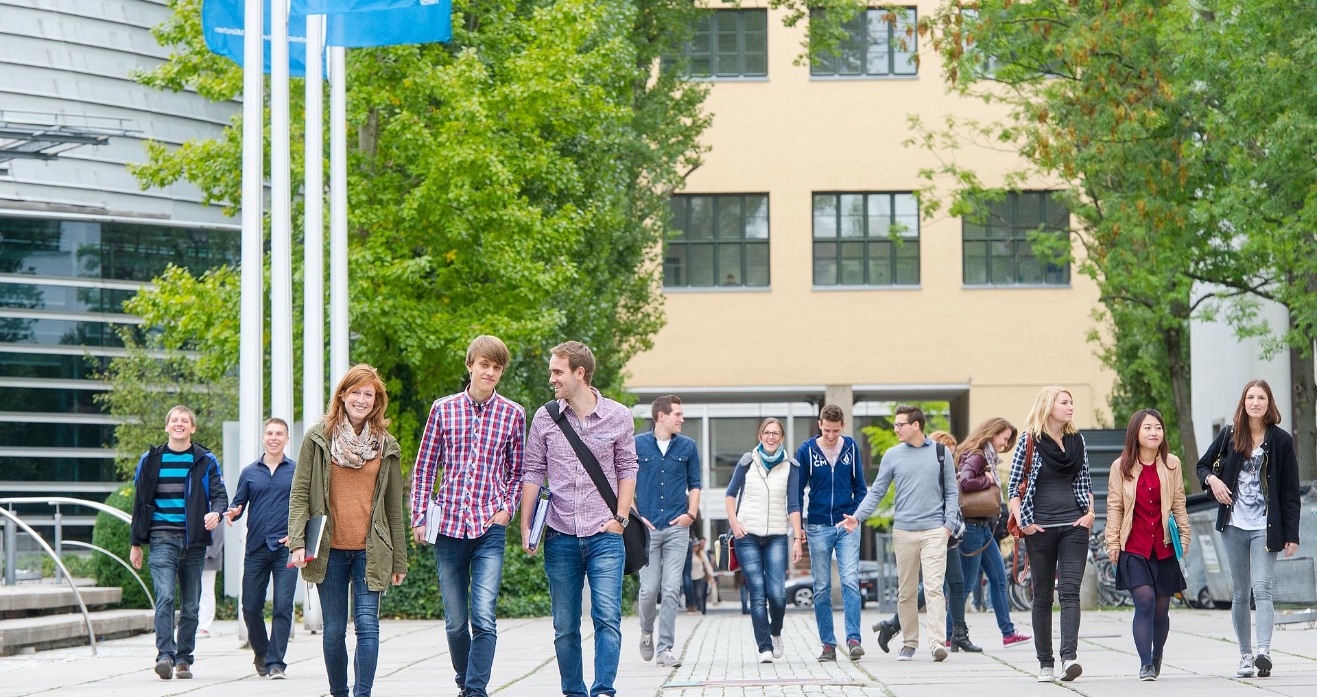 Many students walking through the court of the main campus