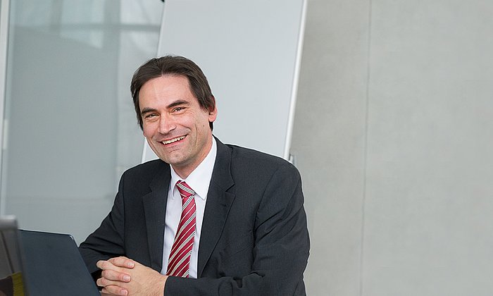 Prof. Thomas Hamacher. 