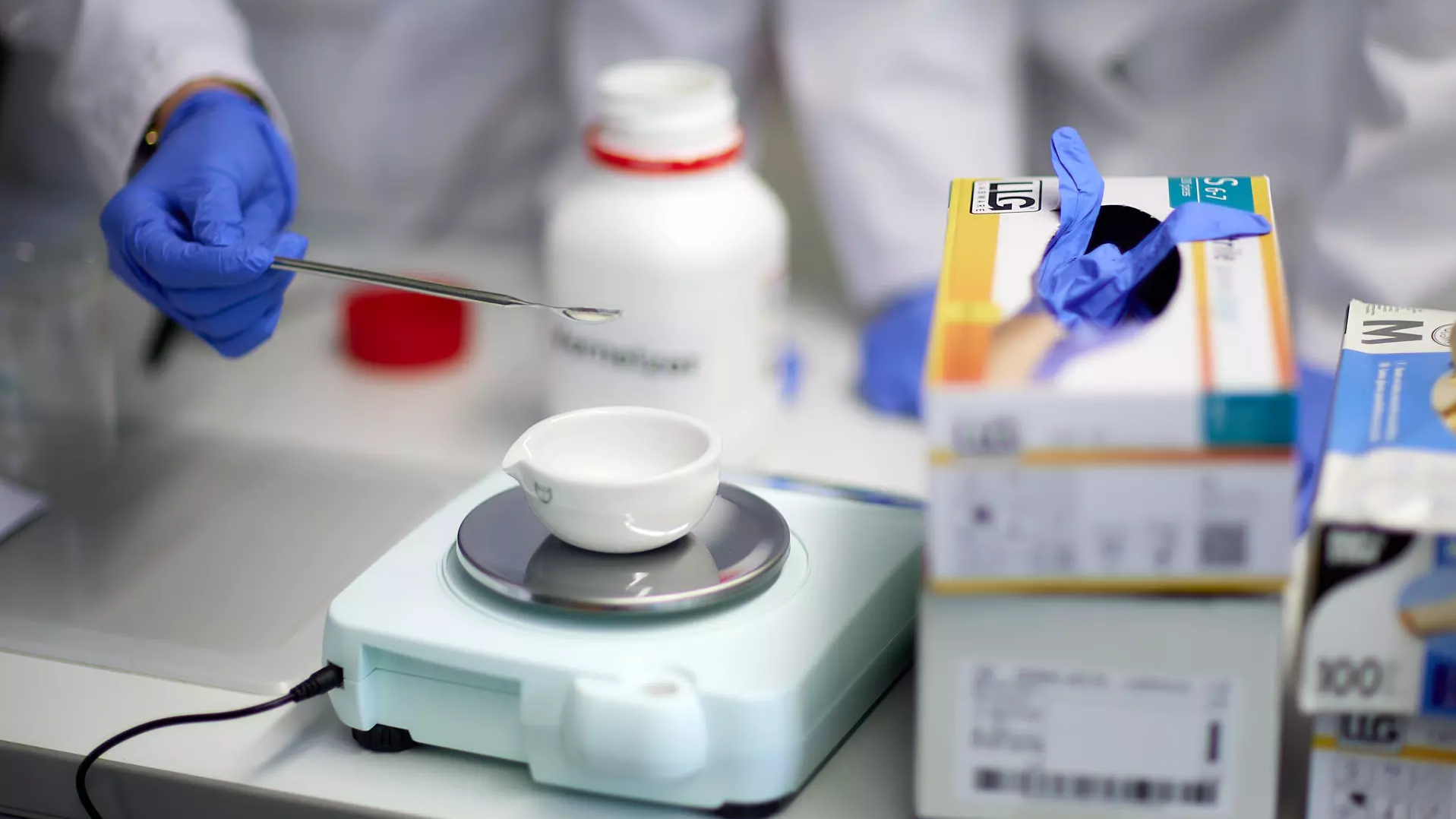 Female pupils working in the lab