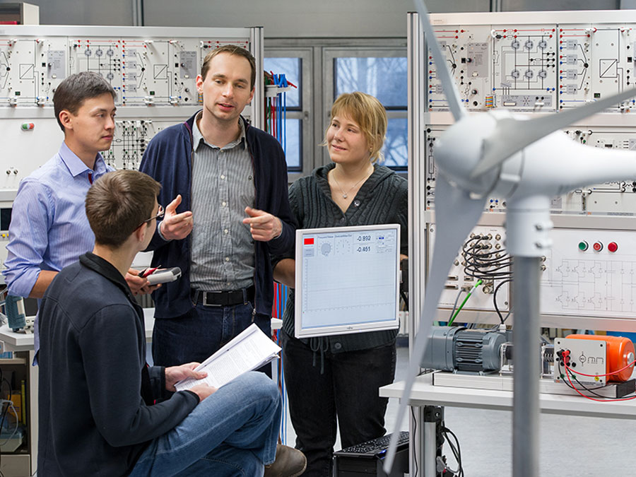 Students and lecturer at TUM