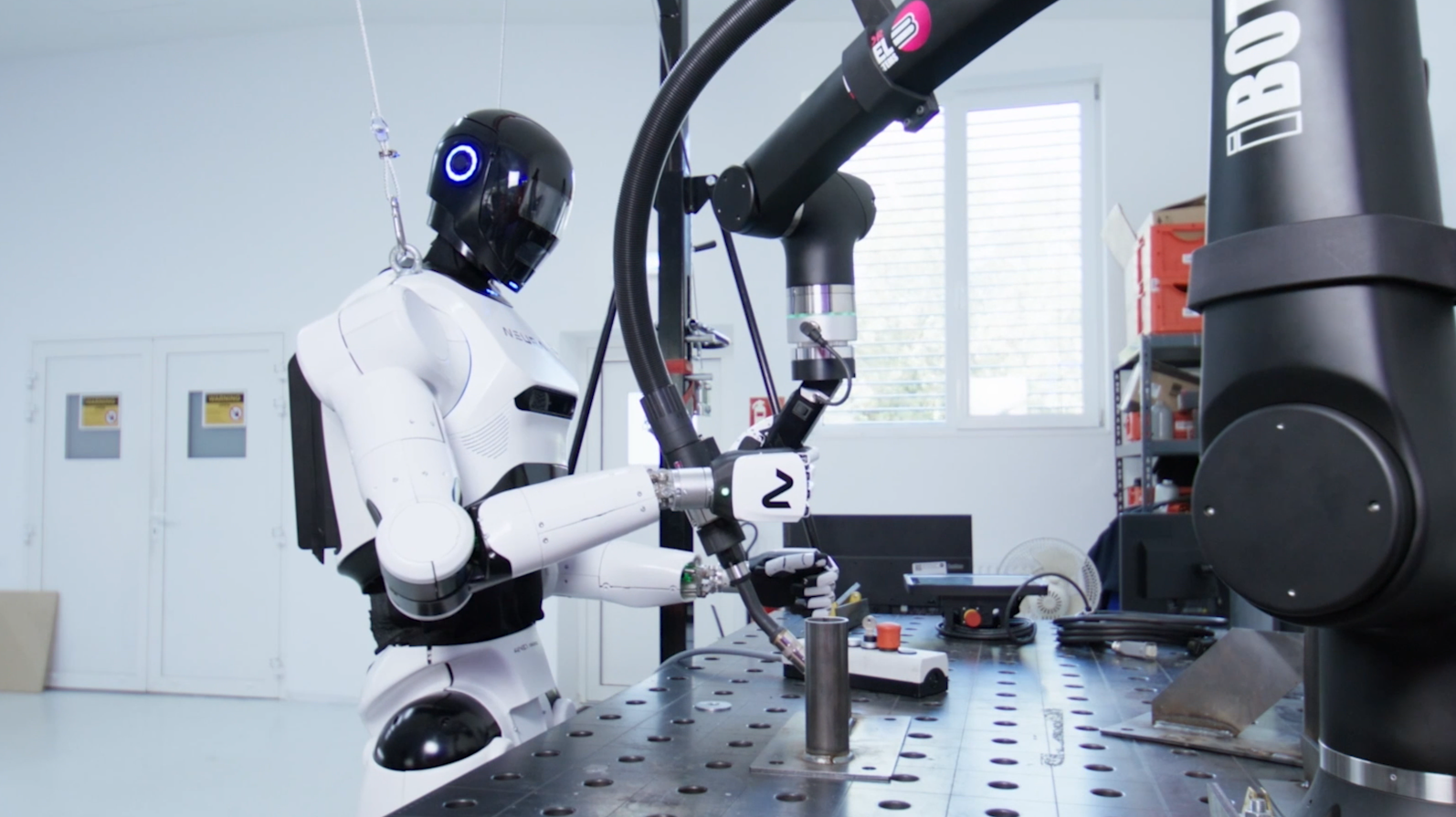 Humanoid from NEURA Robotics performing a task.